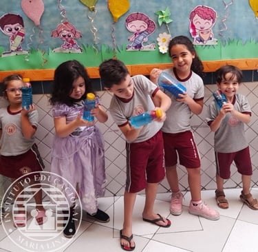 Alunos em atividade do folclore nascional