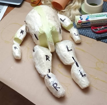 make a sewing pattern of the doll body