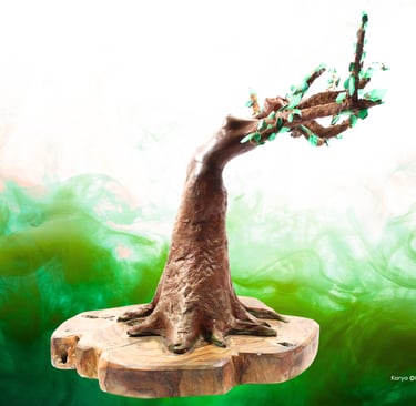 photo de la sculpture Karya, vue de profil