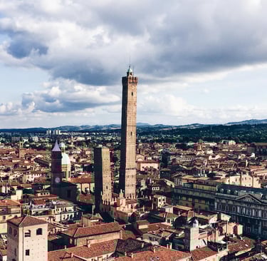 panoramica delle die torri città di Bologna 