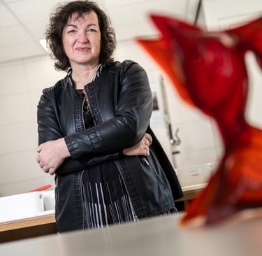 glaskunstenaar Linda van Huffelen van glasatelier Glasuniek