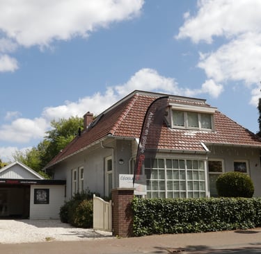 Straatzicht van atelier Glasuniek in Norg