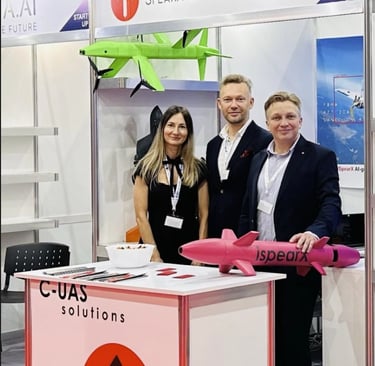 SPEARX.EU team presenting C-UAS drone solutions and aerospace technology at a GEOCOM startup booth.