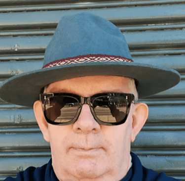 nick kemp, director of daz in the hat radio