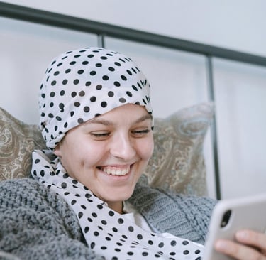 woman partipating to jihane laraichi's cancer healing membership
