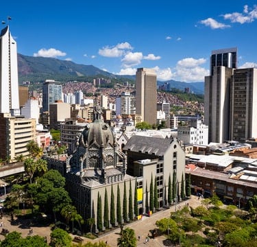 Medellìn se transforma cada dìa mas en espacios y ambientes acogedores, gracias a sus ingresos.