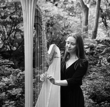 Elinor performing the harp