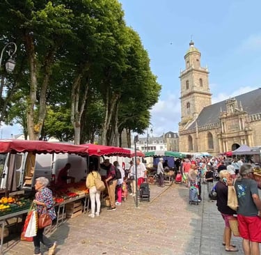 Centre-ville d'Auray avec ses ruelles pavées et bâtiments historiques