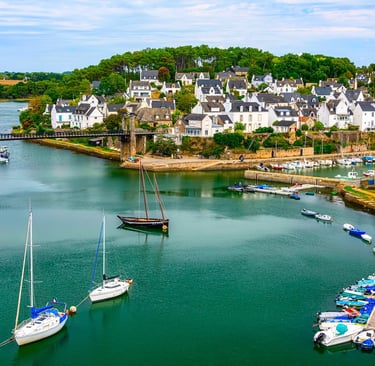 Pont suspendu du Bono au-dessus de la rivière d’Auray dans le Morbihan