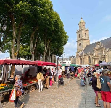 Centre-ville d'Auray avec ses ruelles pavées et bâtiments historiques