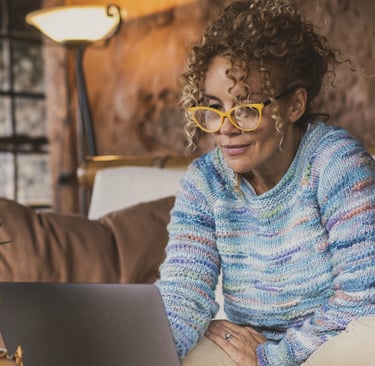 FERS Employee reading article on phased retirement