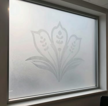 Vinil esmerilado CDMX, recorte de vinil, privacidad en oficinas, decoración de cristales, diseño