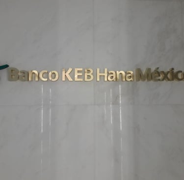 Letras 3D aluminio oro, señalética de lujo CDMX, logotipos dorados 3D, anuncios elegantes 
