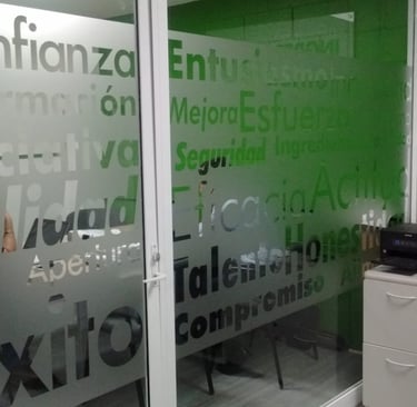 Ventajas de usar vinilos en paredes