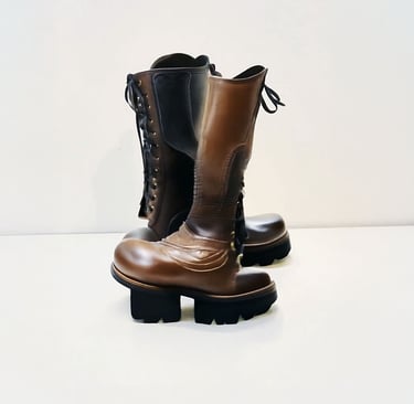 animation chaussures bottes en vitrine