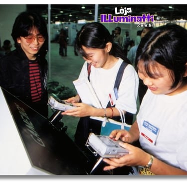 2 visitantes (jovens mulheres) jogando no estande do Game Boy na Nintendo Shoshinkai 1990