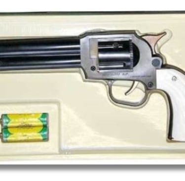 Esta é uma pistola de luz na caixa, e vinha junto duas pilhas para seu funcionamento.