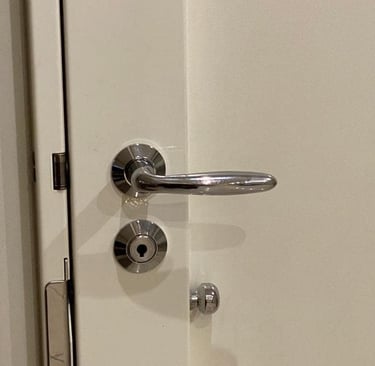 ouverture porte claquée