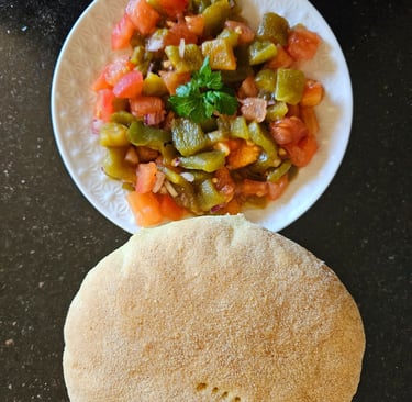 salade méchouia proivrons tomates grillées et oignons