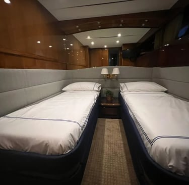 Yate Antago 98 en renta cabo san lucas cabina