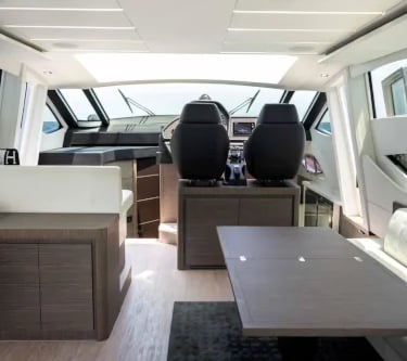 Yate Pershing 75 en renta cabo san lucas interior