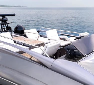 Yate Pershing 75 en renta cabo san lucas flydeck
