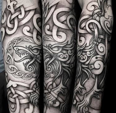 Hate arm Tattoo. Tatouage du loup Hati sur le bras.