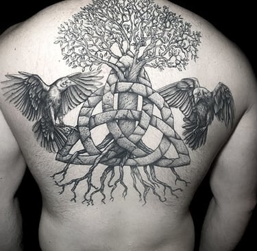 Hugin, Munin, Yggdrasil et Triquetra