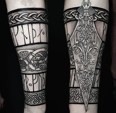 Tatouage viking et nordique en bandes avant-bras.