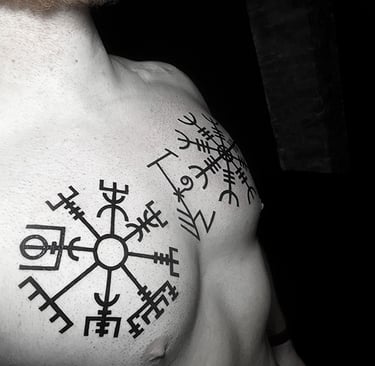 Vegvisir et Aegishjalmur