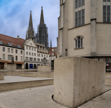 Neupfarrplatz, Dani Karavan Kunstwerk.