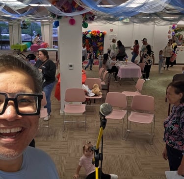 Tío Tóto setting up for an interactive kids music show at Temple Public Library for Día de los Libro