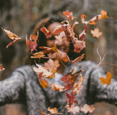 De emotionele impact van de herfst en waarom je juist nu wilt loslaten