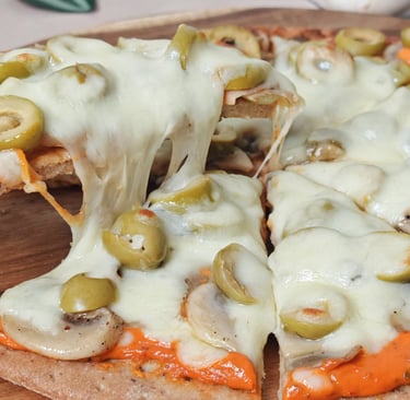 Keto pizza champignons en olijven