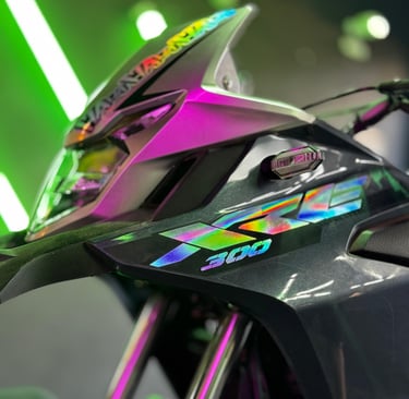 XRE HONDA com adesivos faixas holográficas 