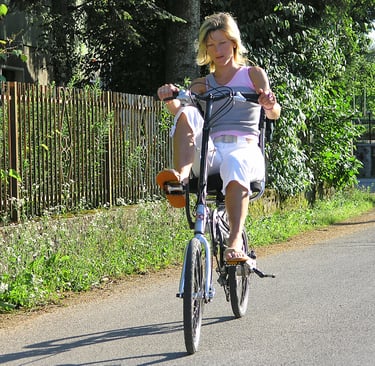Recumbent bicycle for people with knee pain