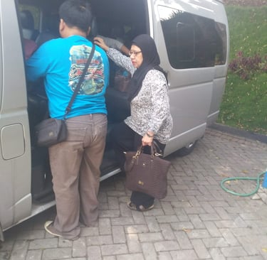 Sewa-Hiace-Commuter-Surabaya