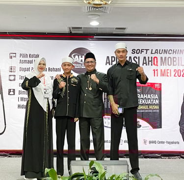 Endah Karunia dan keluarga bersama Gus Salam YS.