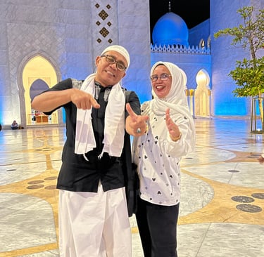 Kang Bedjo bersama istri kesayangannya. 
