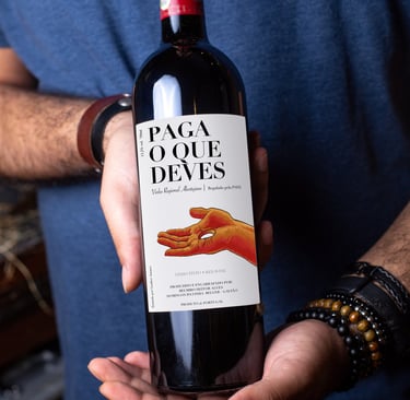 Ilustração e design de rótulo de vinho