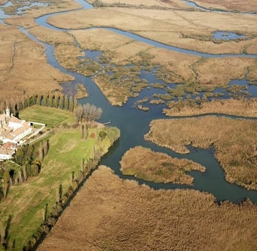 vista dall'alto di ansa e valli del Mincio