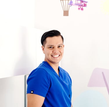 Irving Correa, ortodoncista en Sonrilandia Tepic, especialista en sonrisas alineadas.