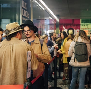 Líderes creativos activando el poder de la comunidad y la conexión real.