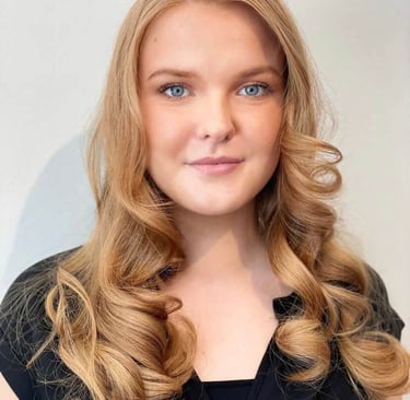 Customer photo hairstyle curly.