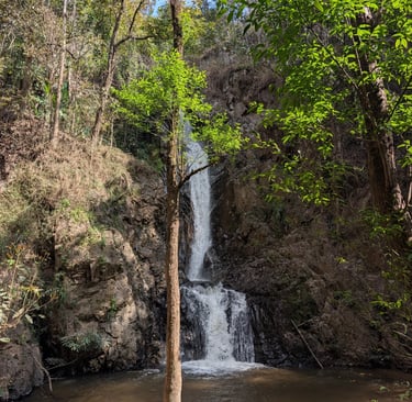 Mae Yen Waterfall, Huai Nam Dang National Park Thailand