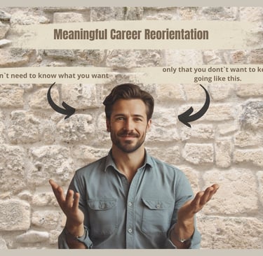 Motivational image Start an online business: smiling man in front of a stone wall with the message “You don't have to know ev