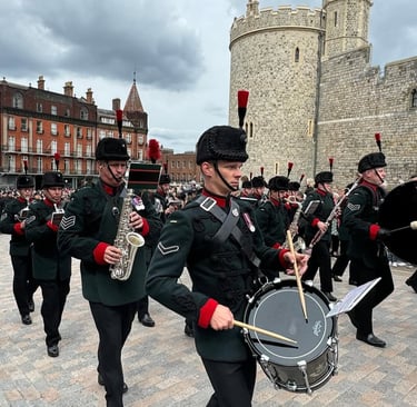 Queens guard Windsor Castle marching band music