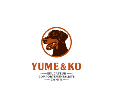 Logo de Yume & Ko, dresseur de chiens, représentant un doberman marron et un texte professionnel 