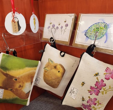 Alan Taylor Art vanity bags and greeting cards