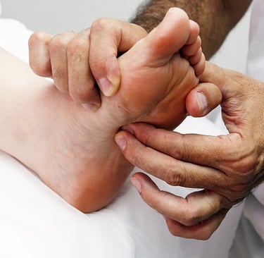 Reflexology pressing the Kidney 1 spot on the foot